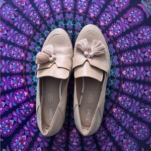 TOMS Women's Cream Loafers with Tassels